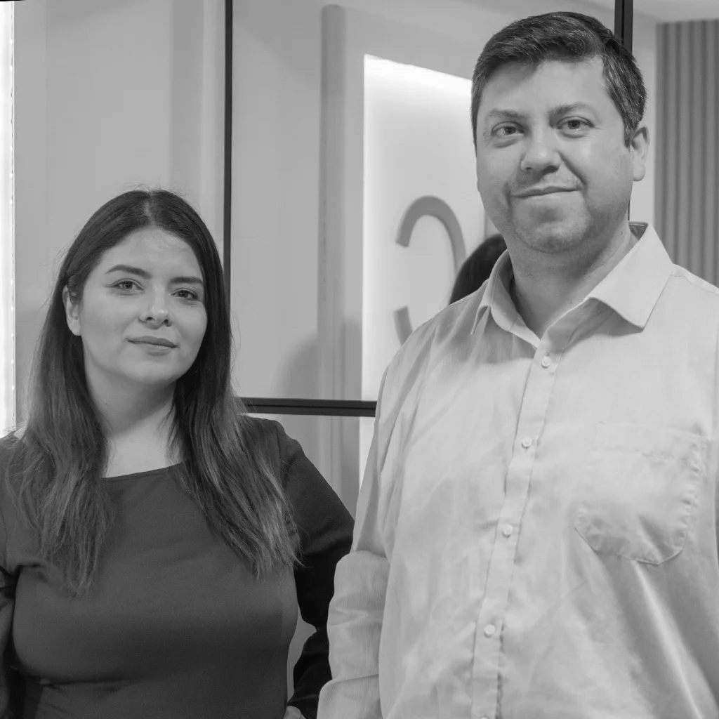 Los fundadores de MC Arquitectos Cesár Matamala y Valeria Cruz